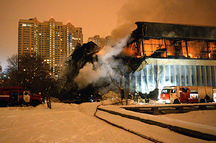 Вторая по значению библиотека страны горит в Москве уже больше 12 часов