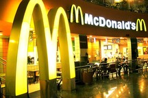 «Макдоналдс» предложил 100 тысяч рублей за пролитый на ребёнка кофе